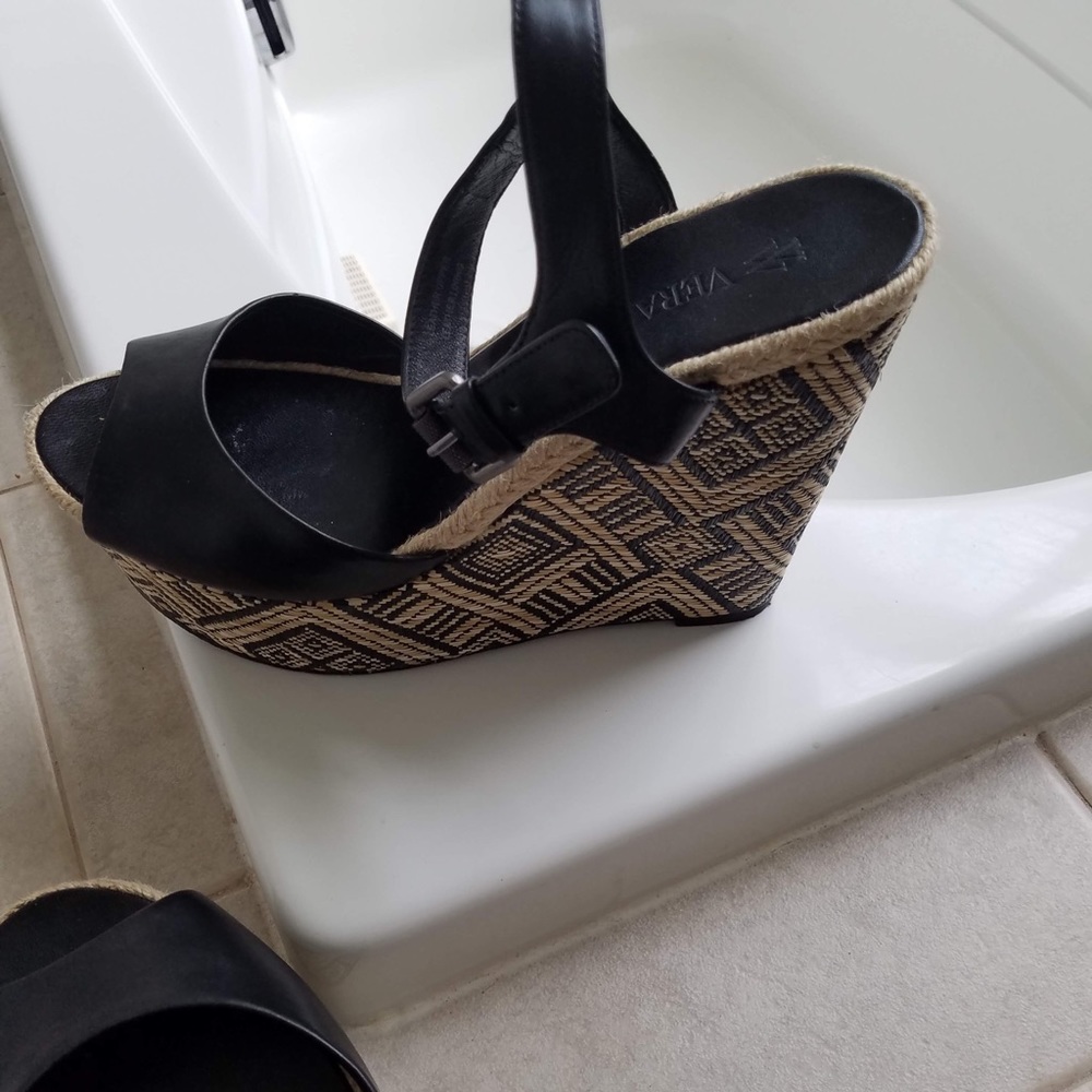 Vera wang size 8 wedge black leather